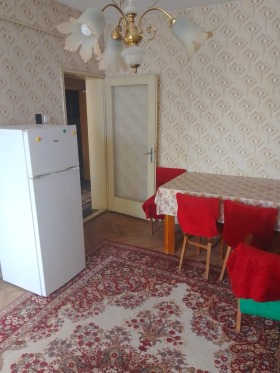 1 chambre Tsentar, Razgrad 1