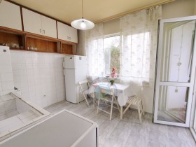 1 chambre Tchaika, Varna