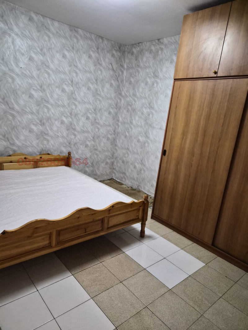 Дава под наем КЪЩА, гр. Добрич, Христо Ботев, снимка 5 - Къщи - 53585323