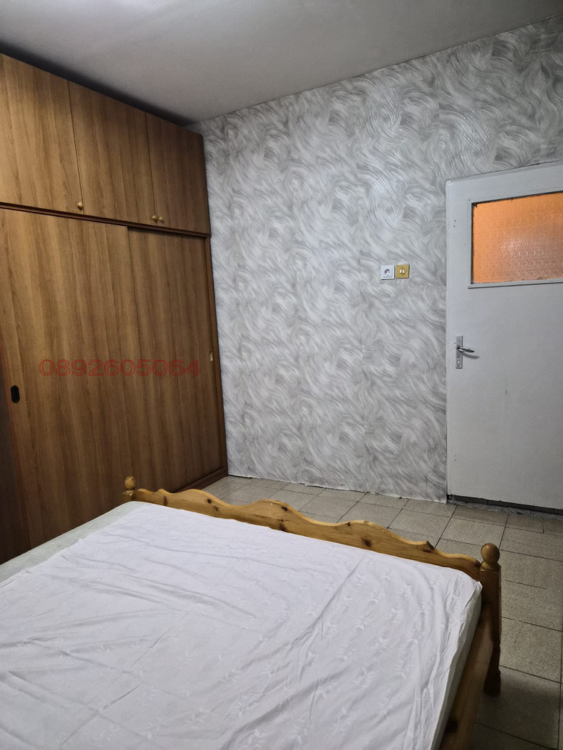 Дава под наем КЪЩА, гр. Добрич, Христо Ботев, снимка 3 - Къщи - 53585323