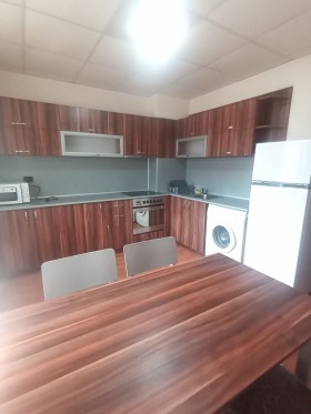 1 chambre Tsentar, Rouse