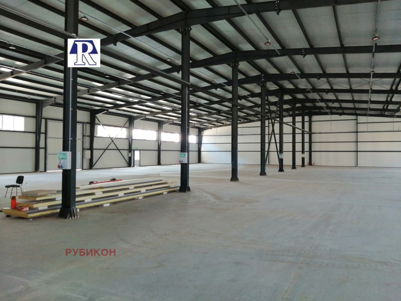 K pronájmu  Úložný prostor Plovdiv , Industrialna zona - Jug , 2000 m2 | 95805495