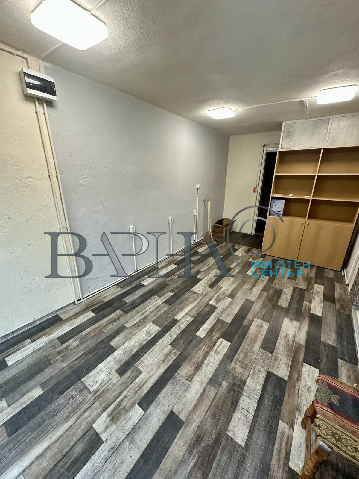 Дава под наем МАГАЗИН, гр. Варна, Колхозен пазар, снимка 2 - Магазини - 54085022