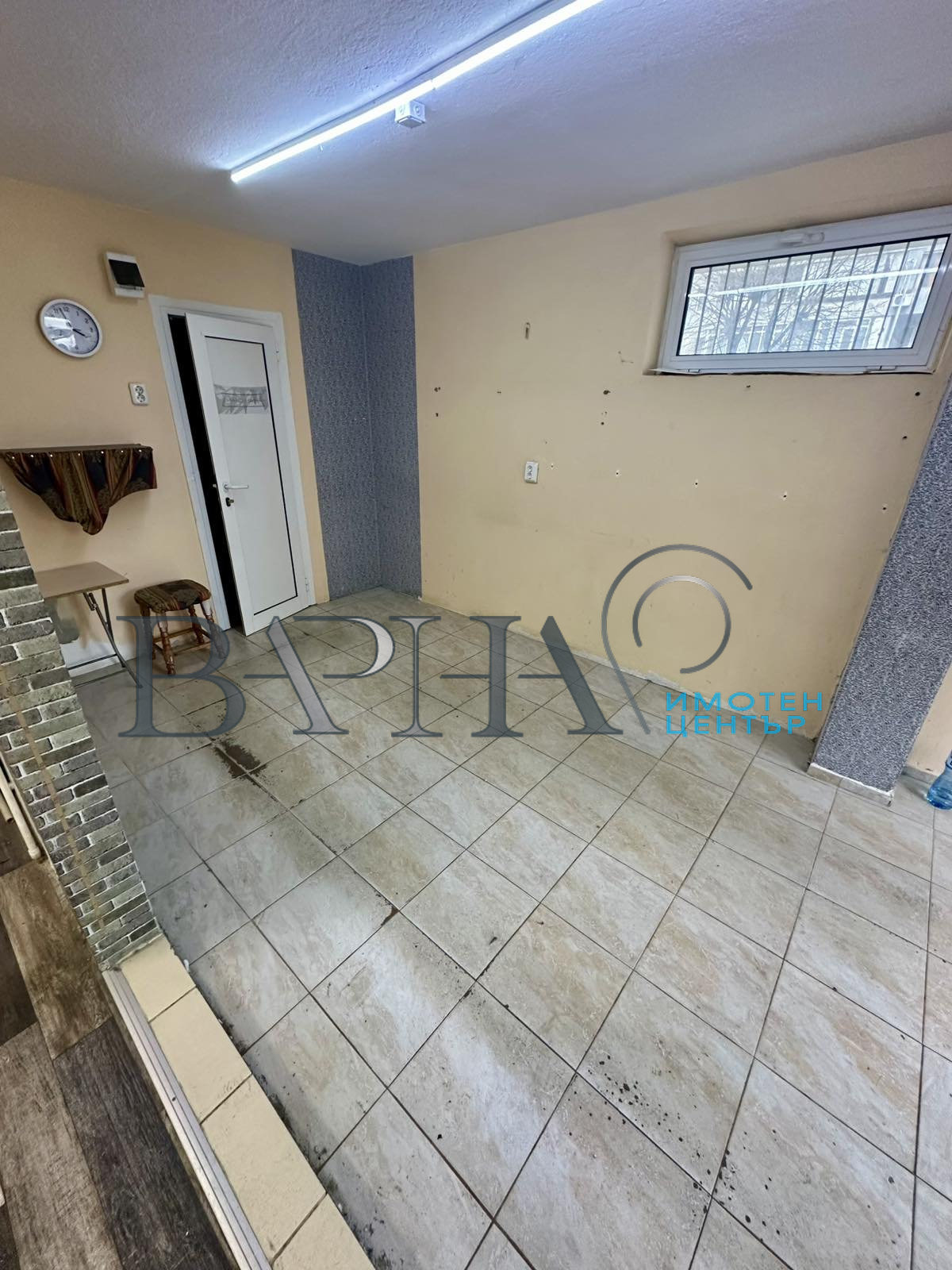 Дава под наем МАГАЗИН, гр. Варна, Колхозен пазар, снимка 4 - Магазини - 54085022