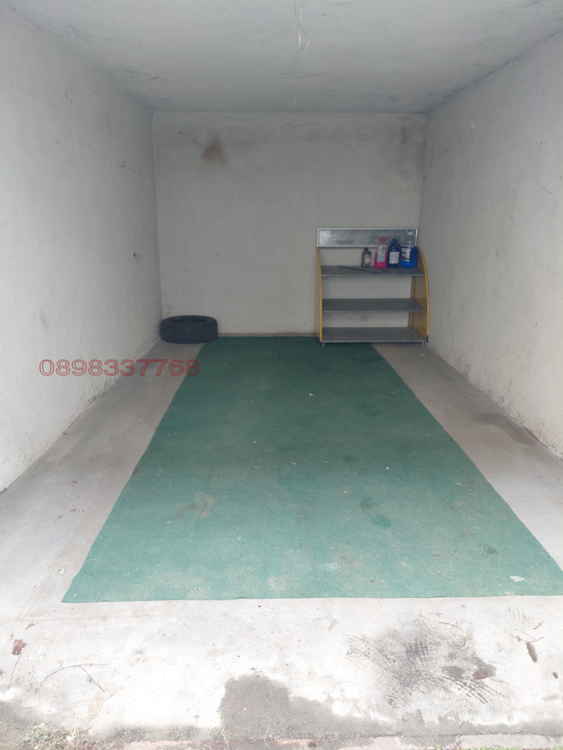 Дава под наем ГАРАЖ, ПАРКОМЯСТО, гр. Пазарджик, Център