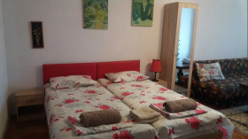 1 quarto Lazur, Burgas 1