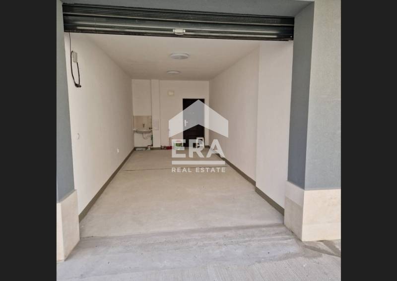 Дава под нем  Гараж, паркомясто, град Варна, Център •  200 EUR • ID 50319004 — holmes.bg - [1] 