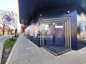 Bar; Kavárna Ljatno kino Trakija, Varna