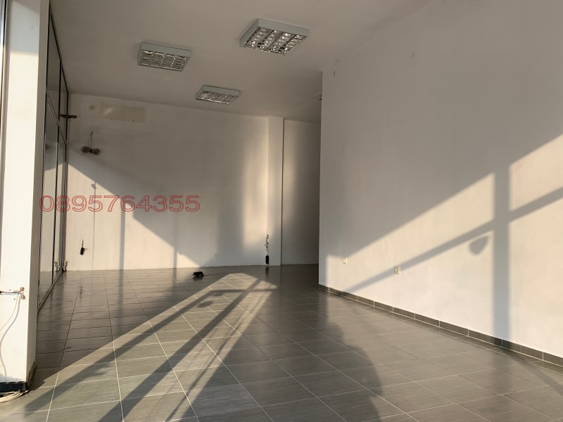 Дава под Наем МАГАЗИН в град Пловдив, Христо Смирненски - 48 кв.м / 400 € » 782.33 лв.