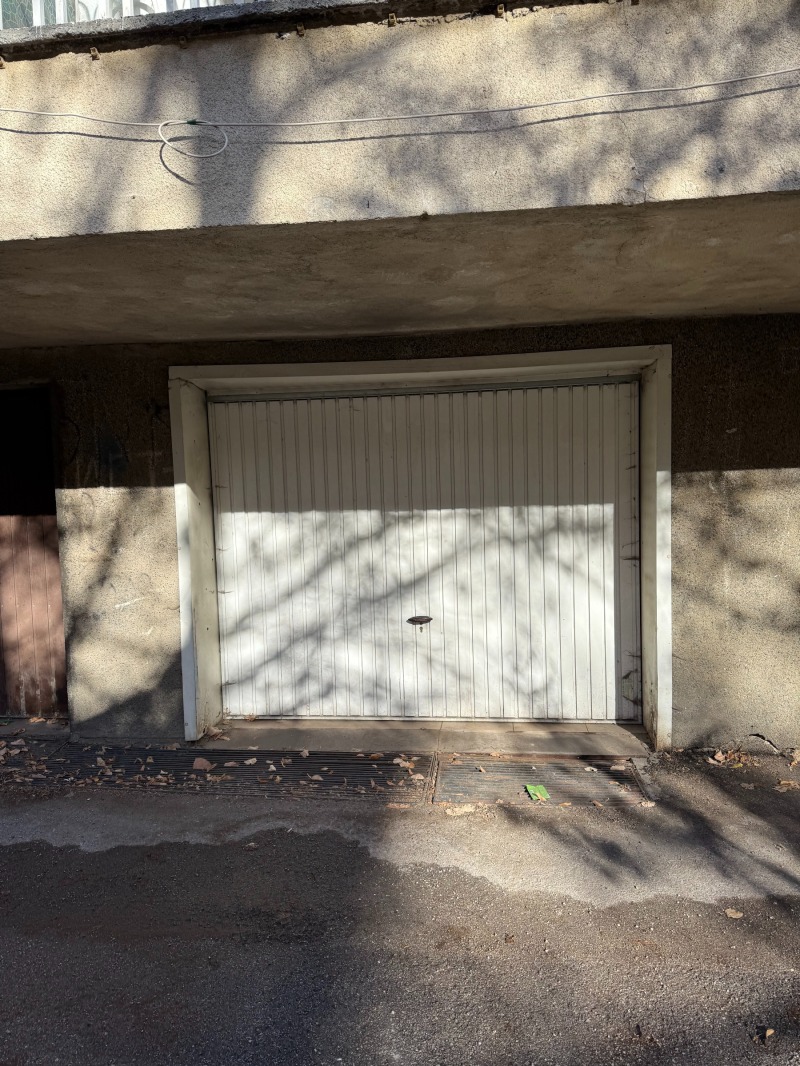 Дава под наем ГАРАЖ, ПАРКОМЯСТО, гр. София, Център, снимка 2 - Гаражи и паркоместа - 52732609