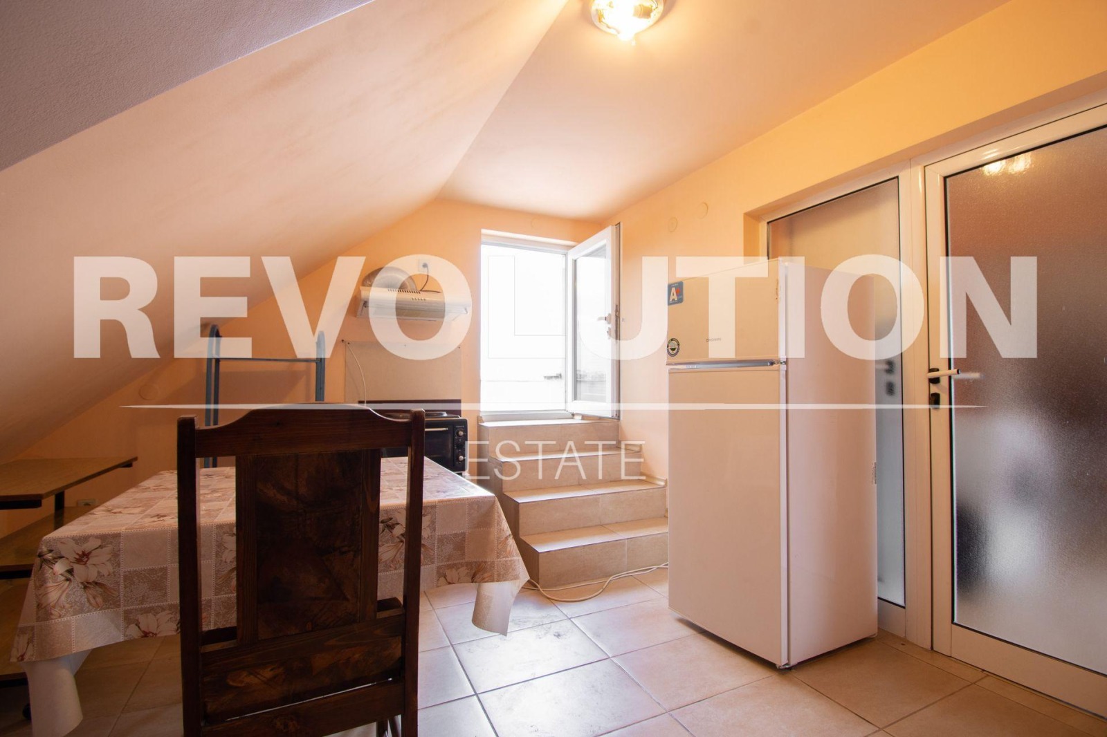 Дава под наем 1-СТАЕН, гр. София, Триъгълника