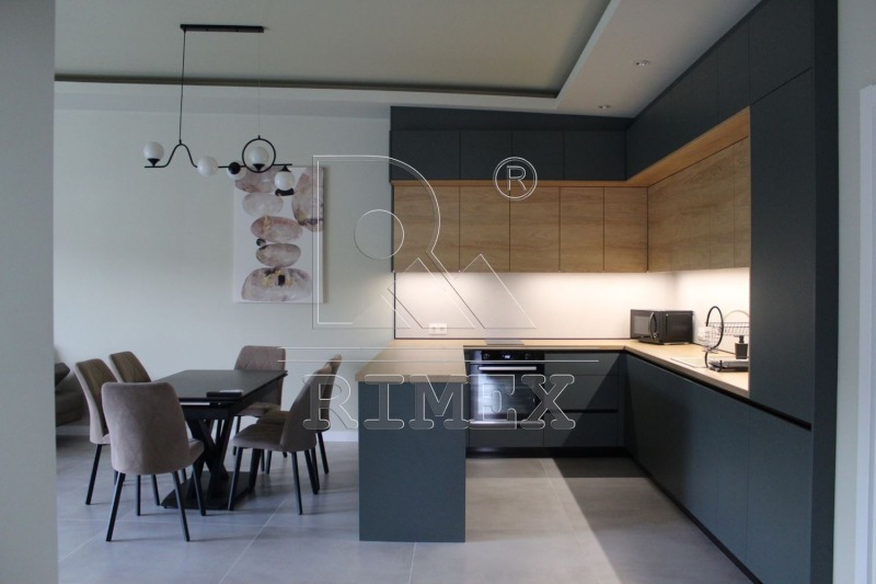 Da affittare  Casa regione Plovdiv , Belashtitsa , 263 mq | 80512529