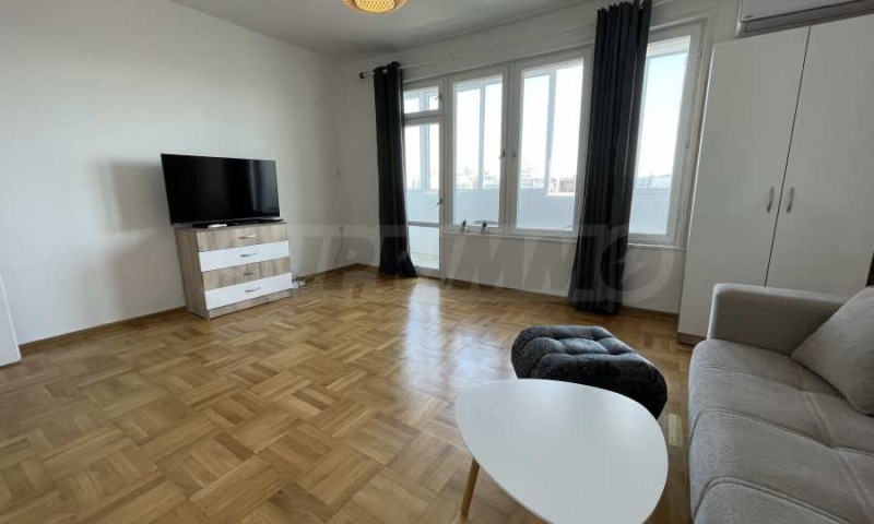 Zu vermieten  1 Schlafzimmer Warna , Zentar , 71 qm | 72477845