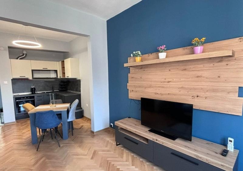 Дава под нем  3-стаен, град София, Център • 1 250 EUR • ID 38922048 — holmes.bg - [1] 