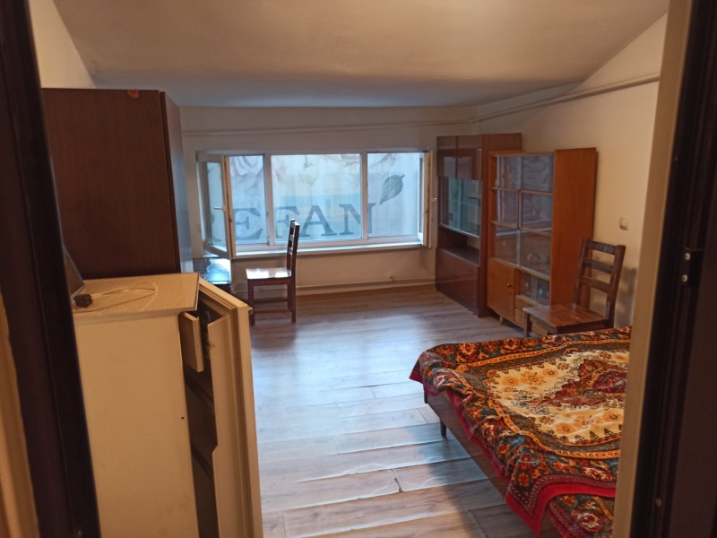 Дава под нем  Стая, град Пловдив, Център •  150 EUR • ID 86339001 — holmes.bg - [1] 