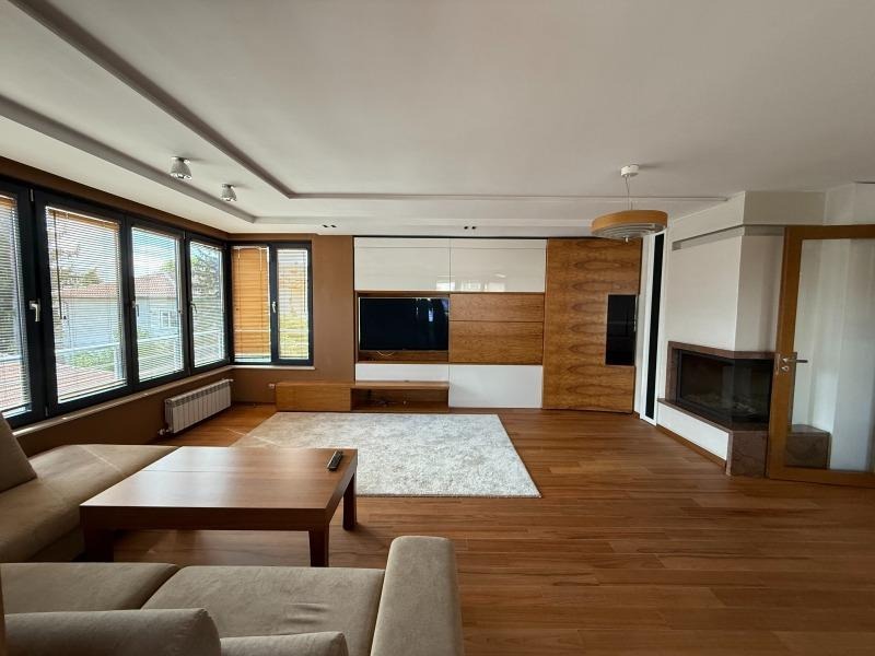 Da affittare  3 camere da letto Sofia , Geo Milev , 140 mq | 22147435