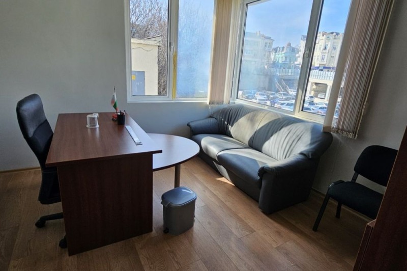 Дава под Наем ОФИС в град Варна, Гръцка махала - 123 кв.м / 1 100 € » 2 151.41 лв., ИМОТЕКА