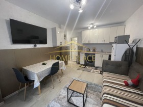 1 chambre Tsentar, Varna