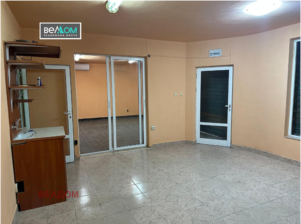 Дава под наем МАГАЗИН, гр. Варна, Северна промишлена зона, снимка 2 - Магазини - 53738039