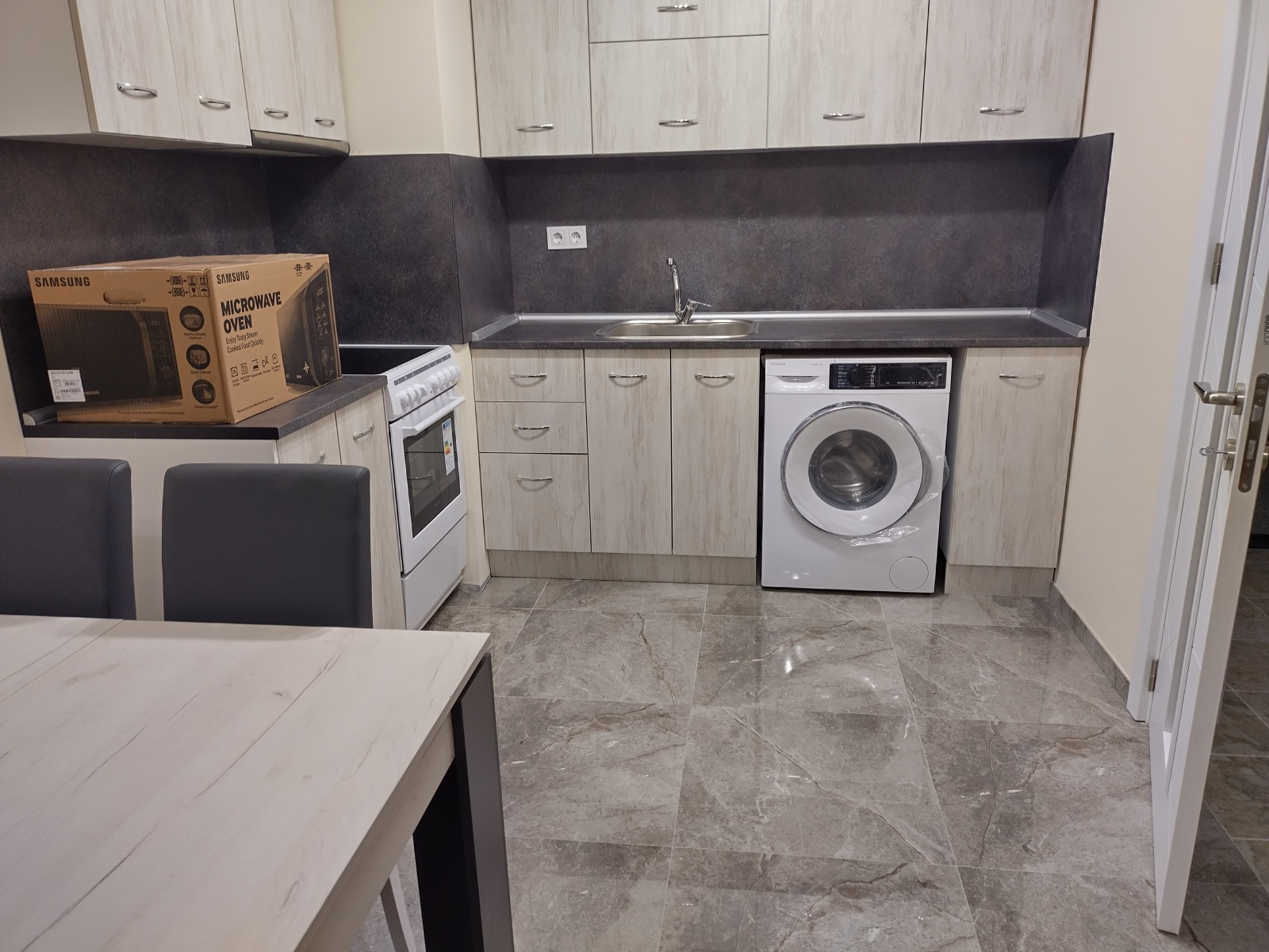 Дава под наем 2-СТАЕН, гр. София, Редута, снимка 2 - Апартаменти - 53779840