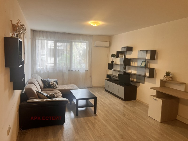 Til leje  1 soveværelse Sofia , Zona B-18 , 58 kvm | 14623585 - billede [3]