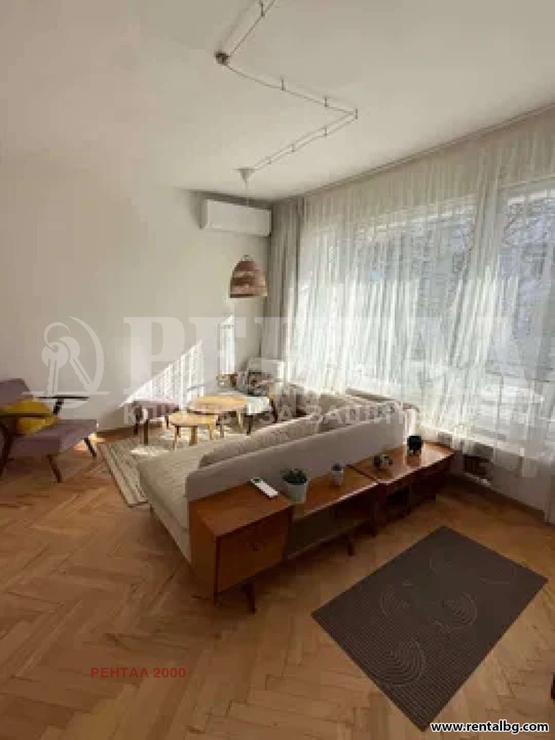 Дава под наем АТЕЛИЕ, ТАВАН, гр. Пловдив, Център