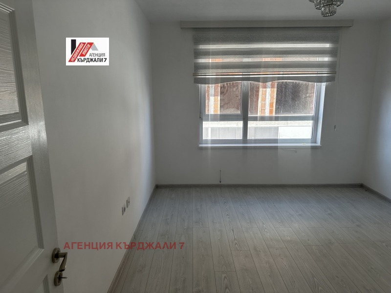 Дава под наем 3-СТАЕН, гр. Кърджали, Възрожденци, снимка 4 - Апартаменти - 52659327