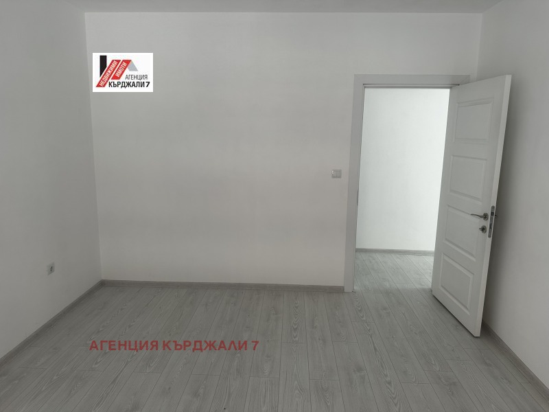 Дава под наем 3-СТАЕН, гр. Кърджали, Възрожденци, снимка 5 - Апартаменти - 52659327