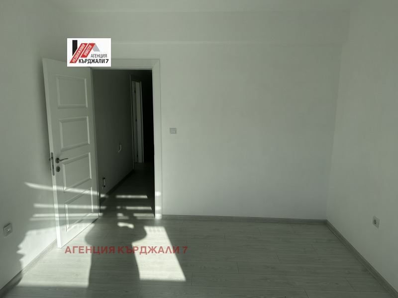 Дава под наем 3-СТАЕН, гр. Кърджали, Възрожденци, снимка 6 - Апартаменти - 52659327