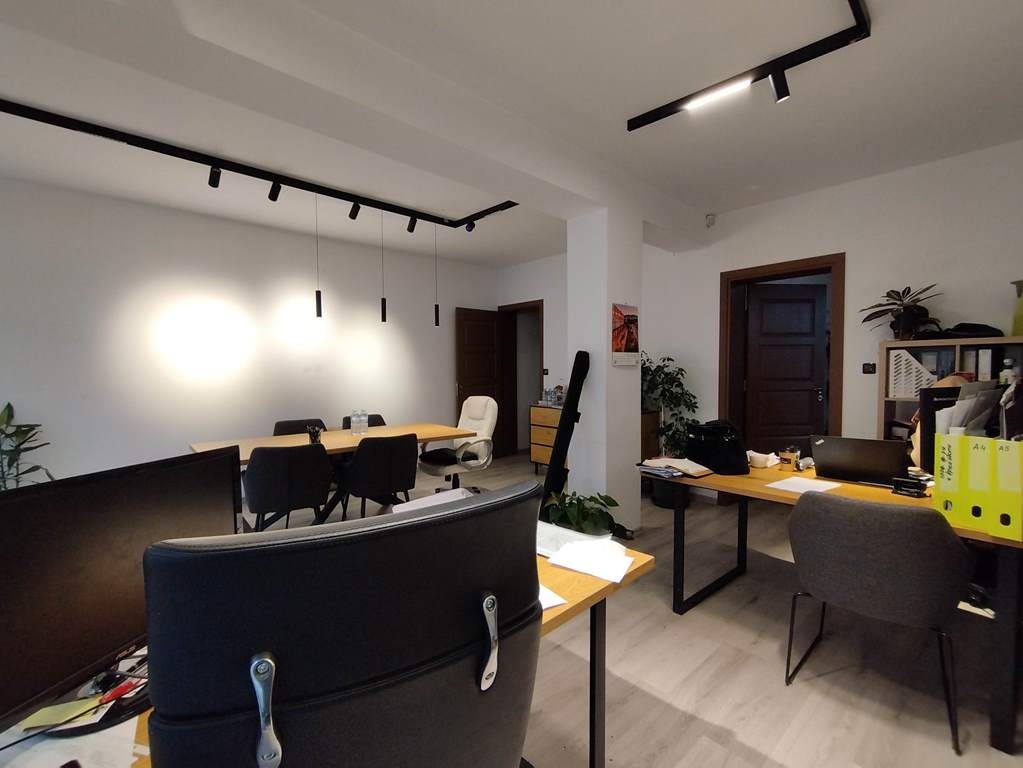 Дава под наем МАГАЗИН, гр. София, Хладилника, снимка 5 - Магазини - 54108660