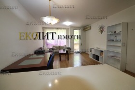 Дава под наем  4-стаен, град София