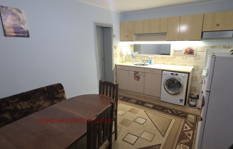 Дава под Наем ЕТАЖ ОТ КЪЩА в град София, Карпузица - 70 кв.м / 550 € » 1 075.71 лв., БОНОНИЯ ИМОТИ ЕООД