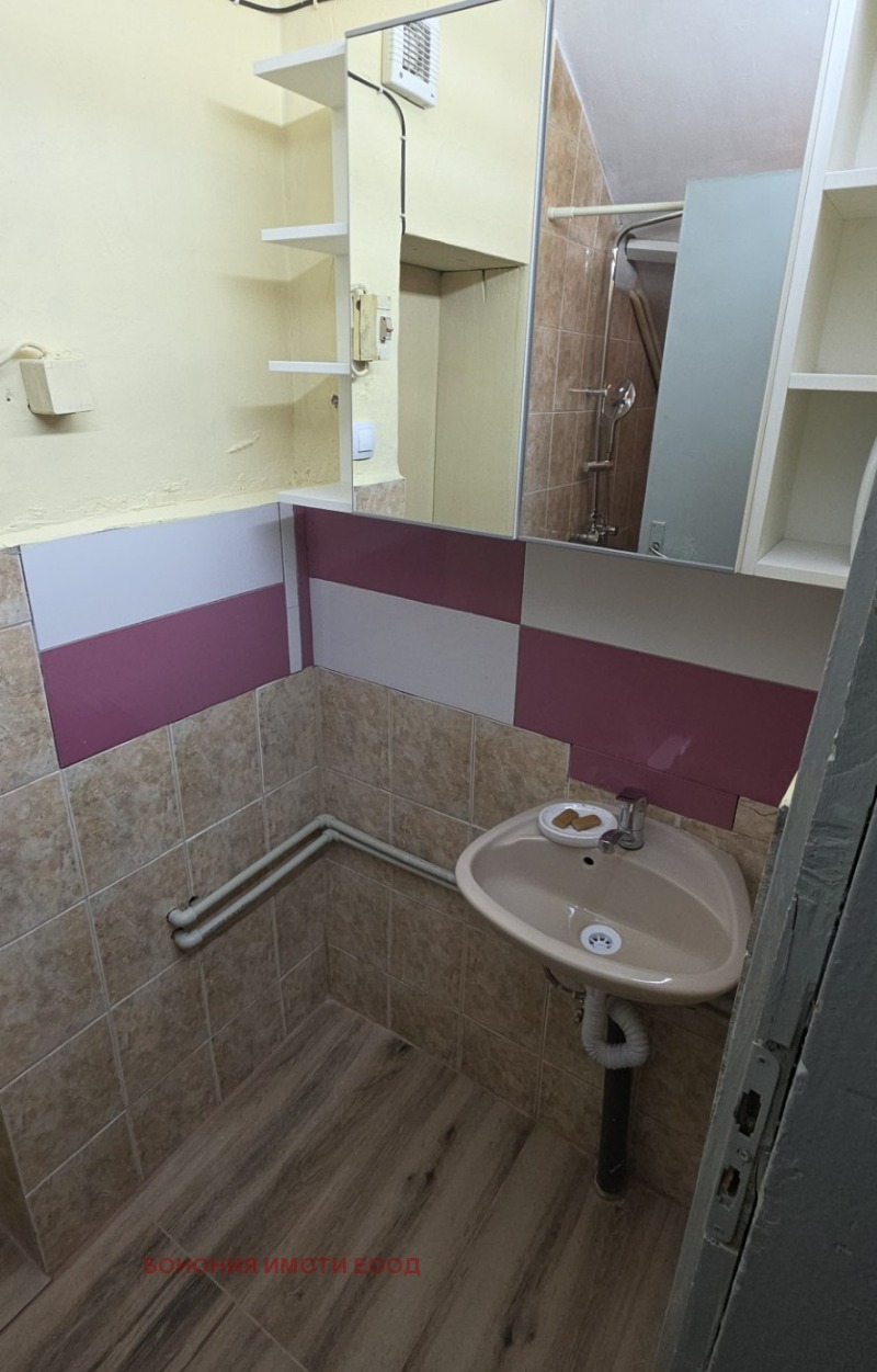 Дава под наем ЕТАЖ ОТ КЪЩА, гр. София, Карпузица, снимка 11 - Етаж от къща - 53136321