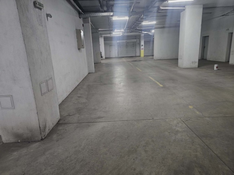 Дава под наем ГАРАЖ, ПАРКОМЯСТО, гр. Кърджали, Център, снимка 2 - Гаражи и паркоместа - 52440782