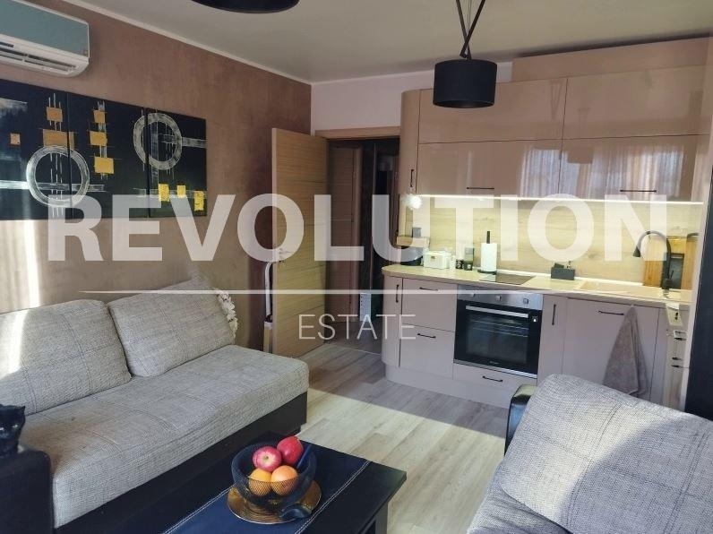 Дава под нем  2-стаен, град Варна, Възраждане 1 •  375 EUR • ID 35627573 — holmes.bg - [1] 