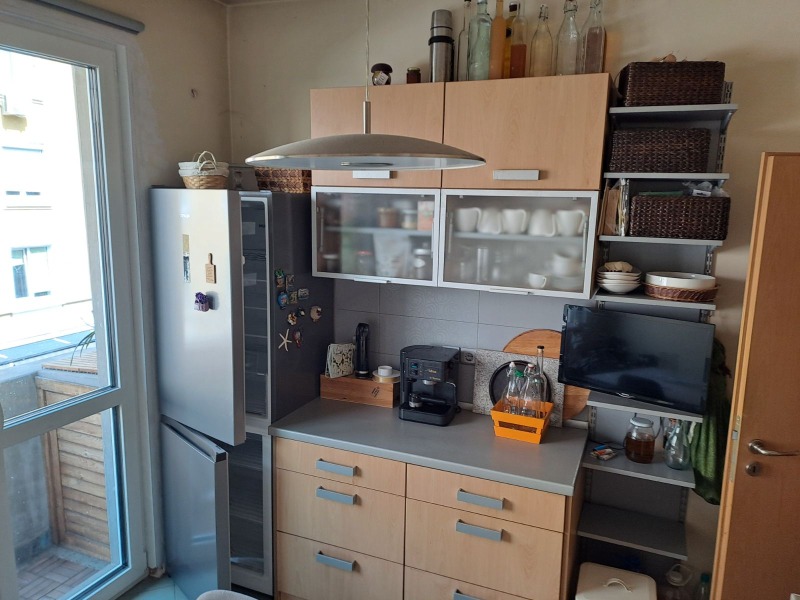 Дава под нем  3-стаен, град София, Център •  880 EUR • ID 16421765 — holmes.bg - [1] 