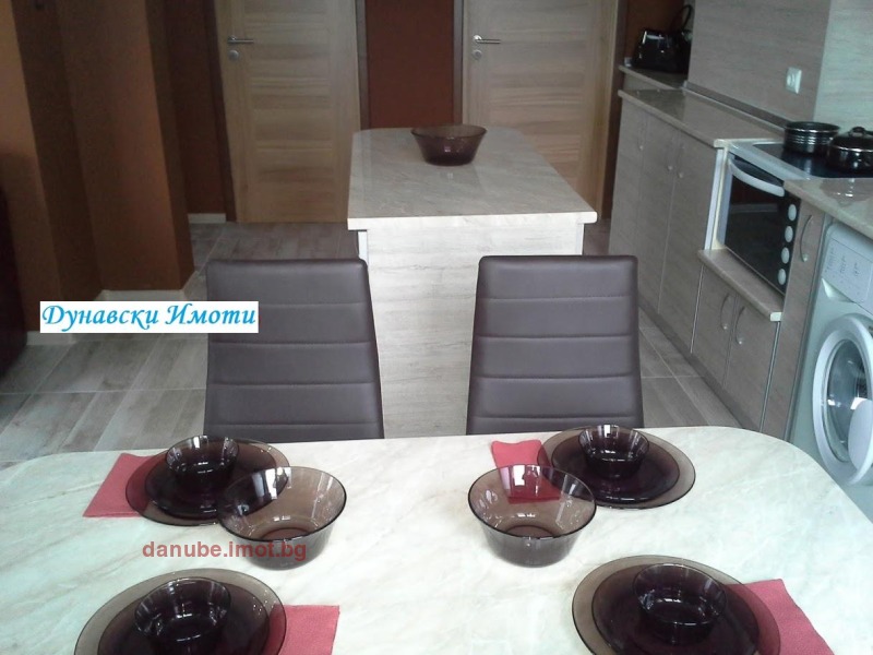 Издаје се  1 спаваћа соба Русе , Центар , 65 м2 | 85625198