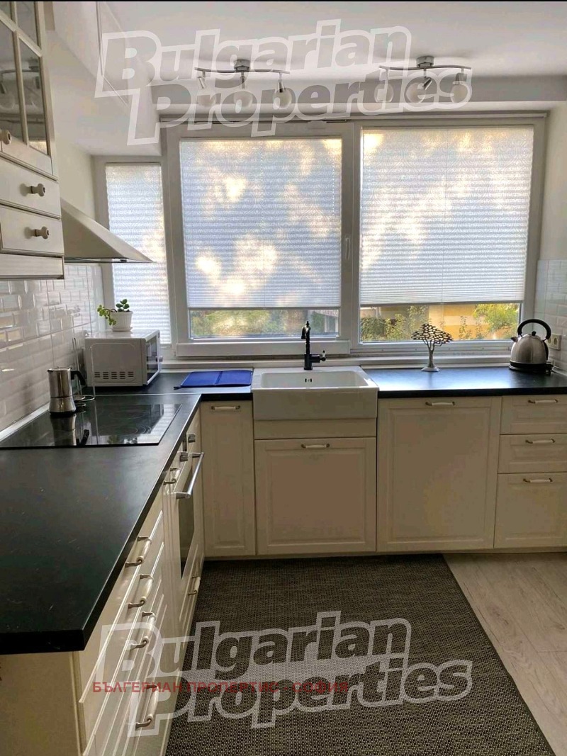 Издаје се  2 спаваће собе Софија , Центар , 90 м2 | 24988409 - слика [6]