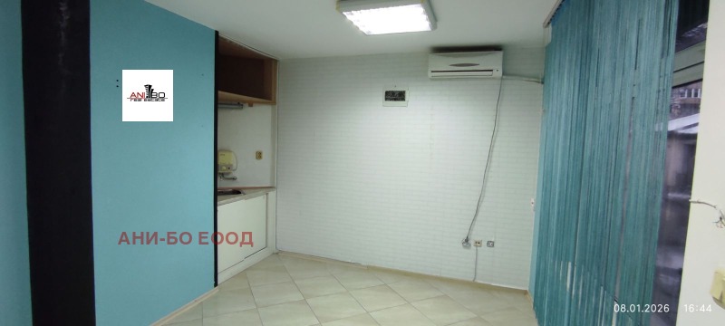 Дава под наем АТЕЛИЕ, ТАВАН, гр. Варна, Колхозен пазар, снимка 2 - Апартаменти - 53218475