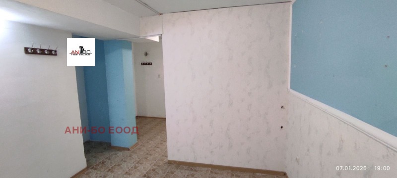 Дава под наем АТЕЛИЕ, ТАВАН, гр. Варна, Колхозен пазар, снимка 8 - Апартаменти - 53218475