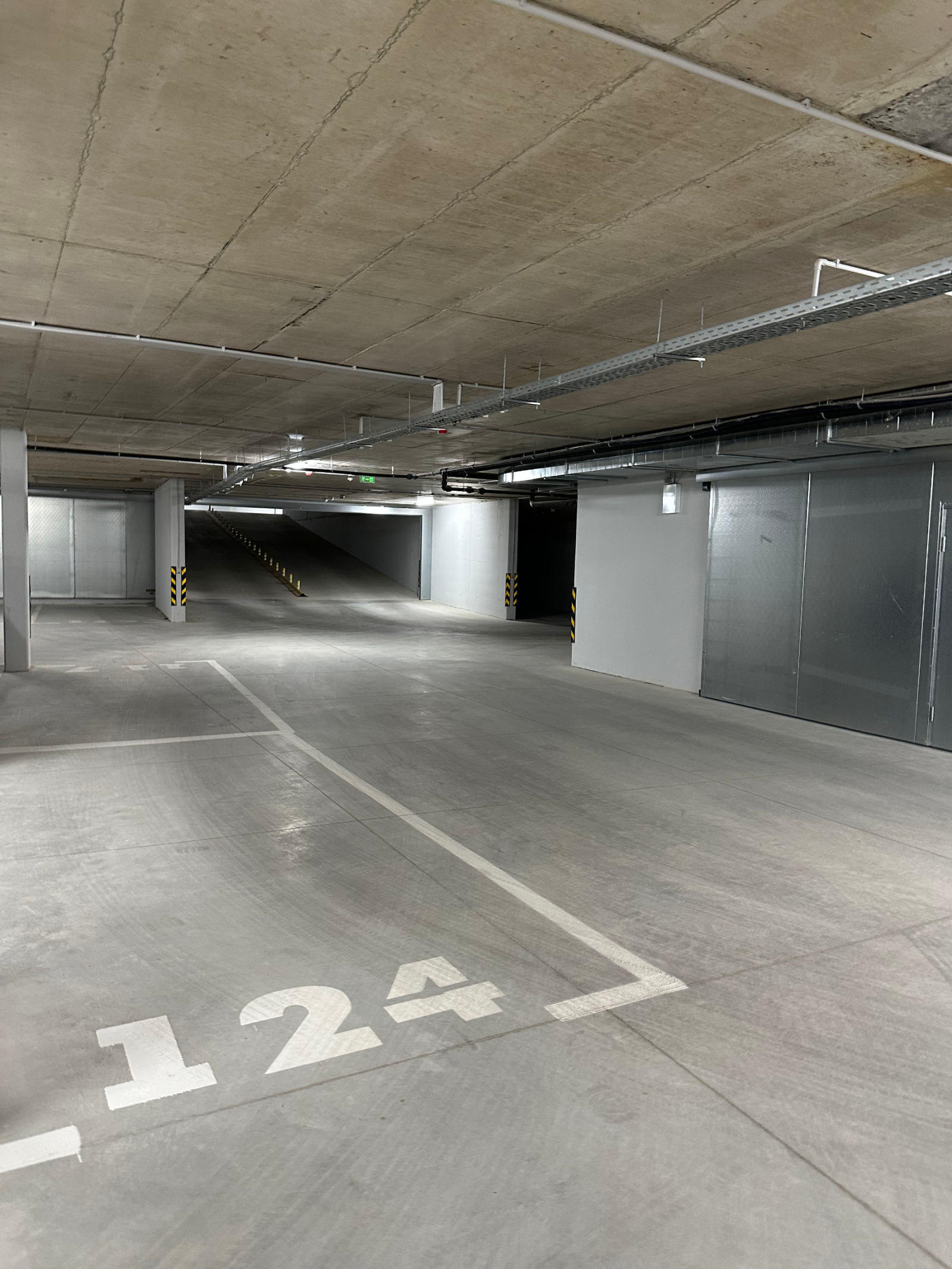 Дава под наем ГАРАЖ, ПАРКОМЯСТО, гр. София, Кръстова вада