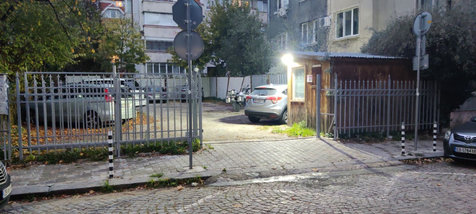 Дава под наем ГАРАЖ, ПАРКОМЯСТО, гр. София, Център, снимка 5 - Гаражи и паркоместа - 53736294