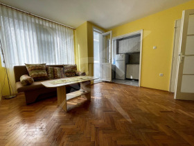 1 chambre Okrajna bolnitsa-Generali, Varna 2