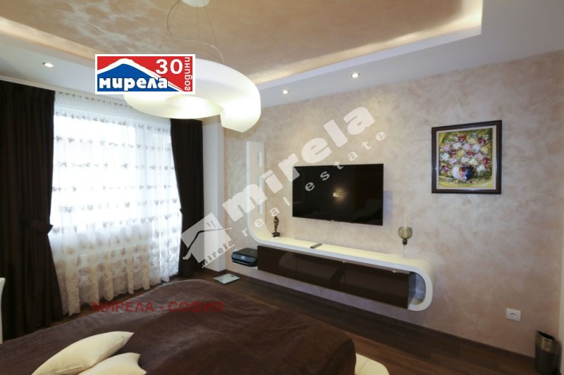 Издаје се  2 спаваће собе Софија , Центар , 119 м2 | 89797477 - слика [3]