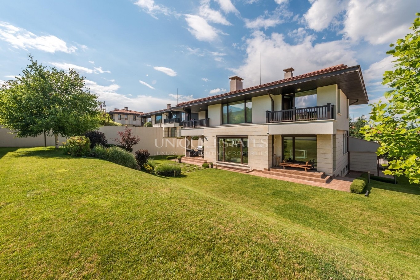 Дава под наем КЪЩА, гр. София, м-т Камбаните