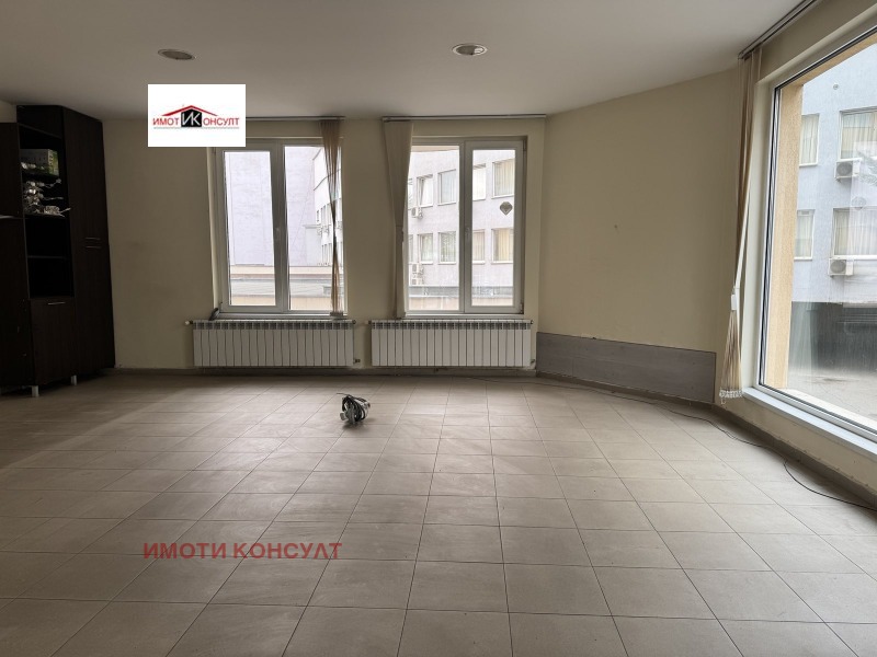 Дава под наем МАГАЗИН, гр. Велико Търново, Център, снимка 2 - Магазини - 53384073