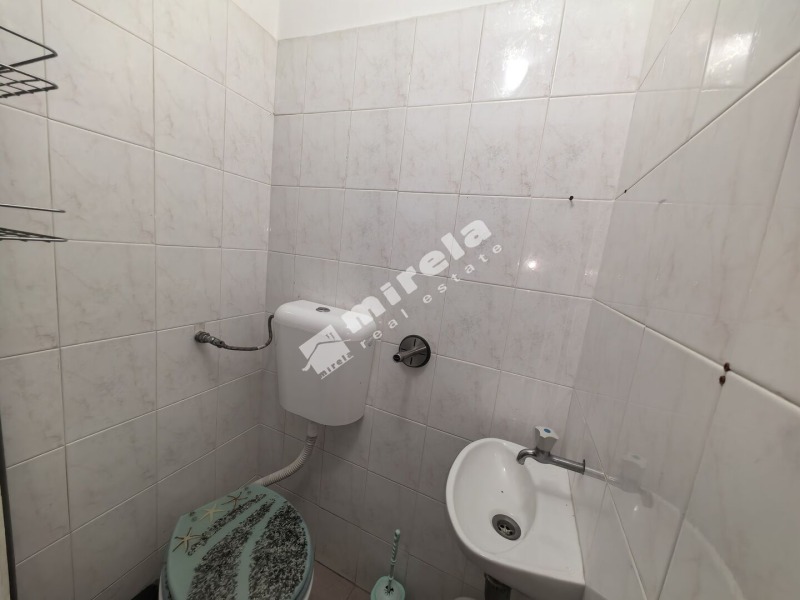 Издаје се  1 спаваћа соба Јaмбол , Центар , 65 м2 | 57316658 - слика [9]