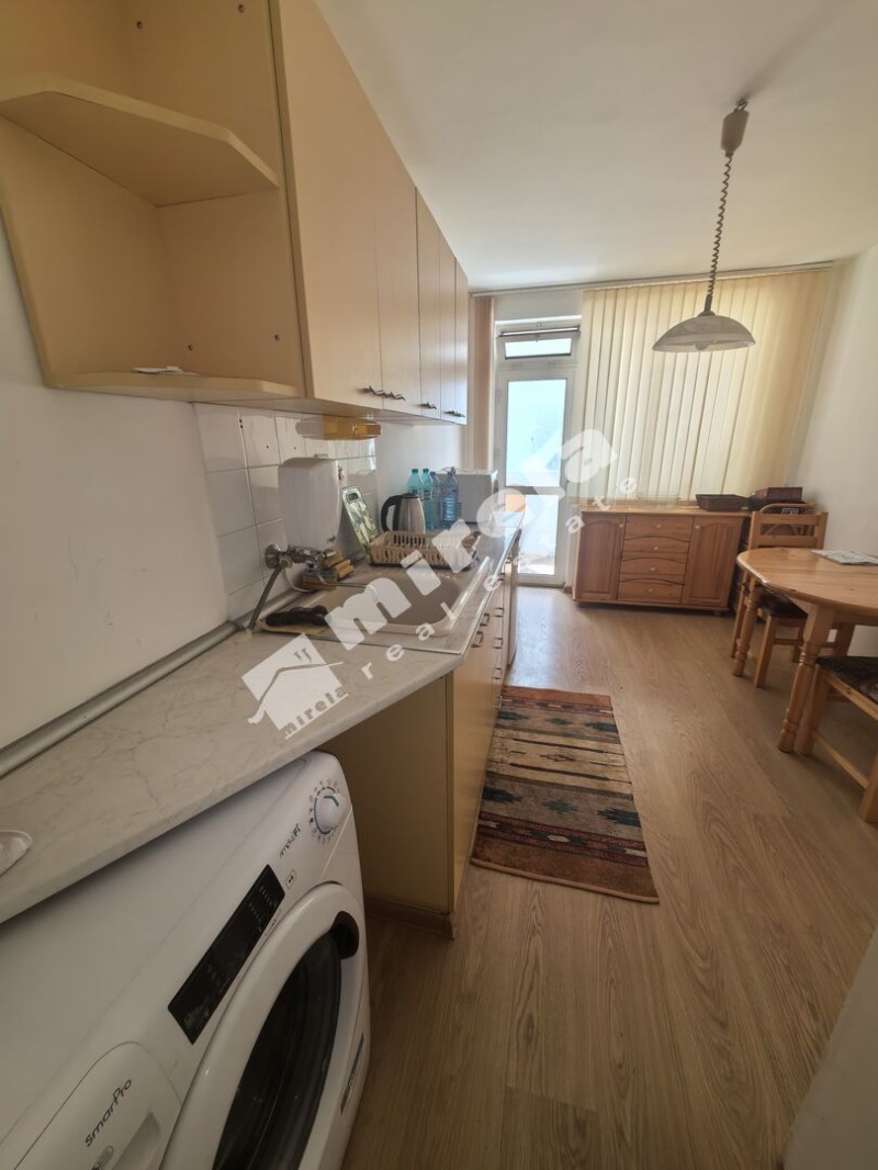 Издаје се  1 спаваћа соба Јaмбол , Центар , 65 м2 | 57316658 - слика [4]