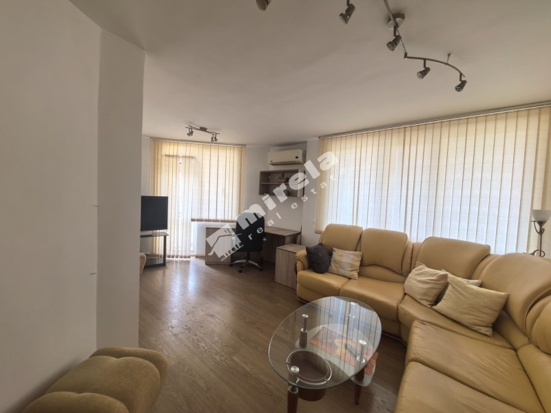 Издаје се  1 спаваћа соба Јaмбол , Центар , 65 м2 | 57316658 - слика [2]