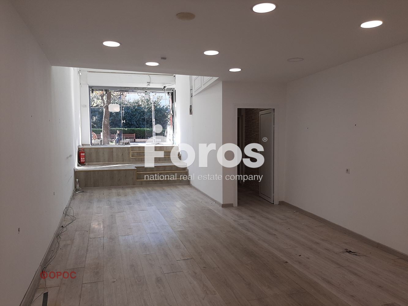 Дава под наем МАГАЗИН, гр. Бургас, Център, снимка 2 - Магазини - 52007993